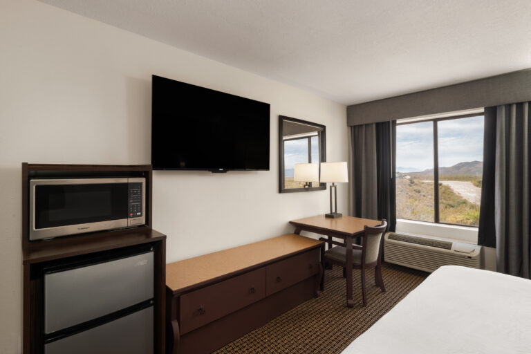 Accessible guest room with one king bed