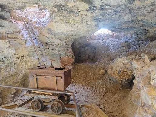 Underground mining attraction in Tombstone